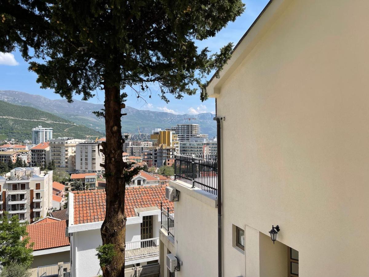 Top Of Apartment *